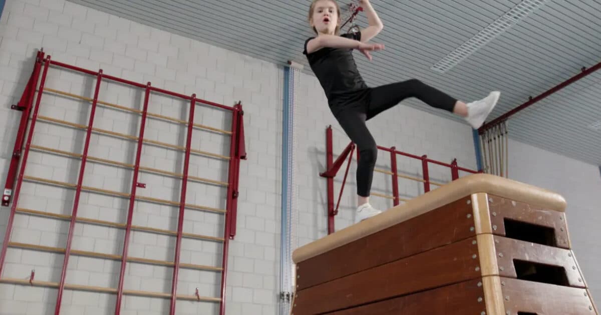 Teach children how to fall safely with Val OK!