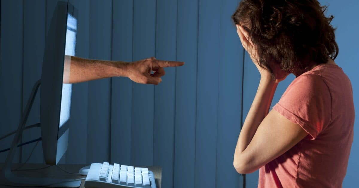 How should schools respond to online threats?