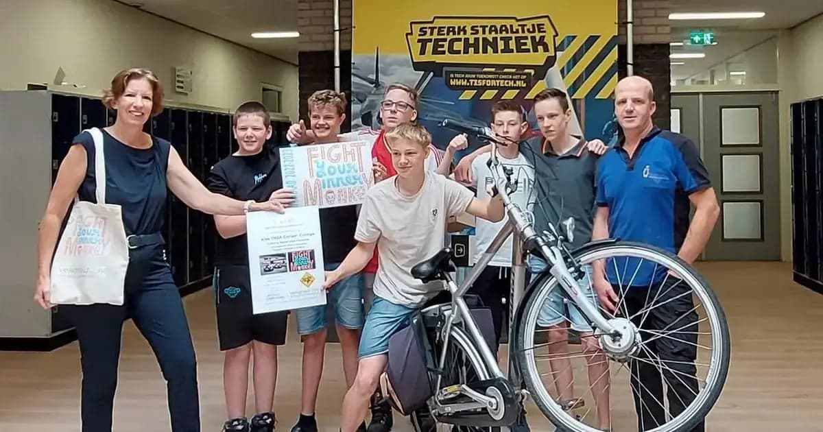 Students from Corlaer College win top prize with rock-solid video about distraction in traffic