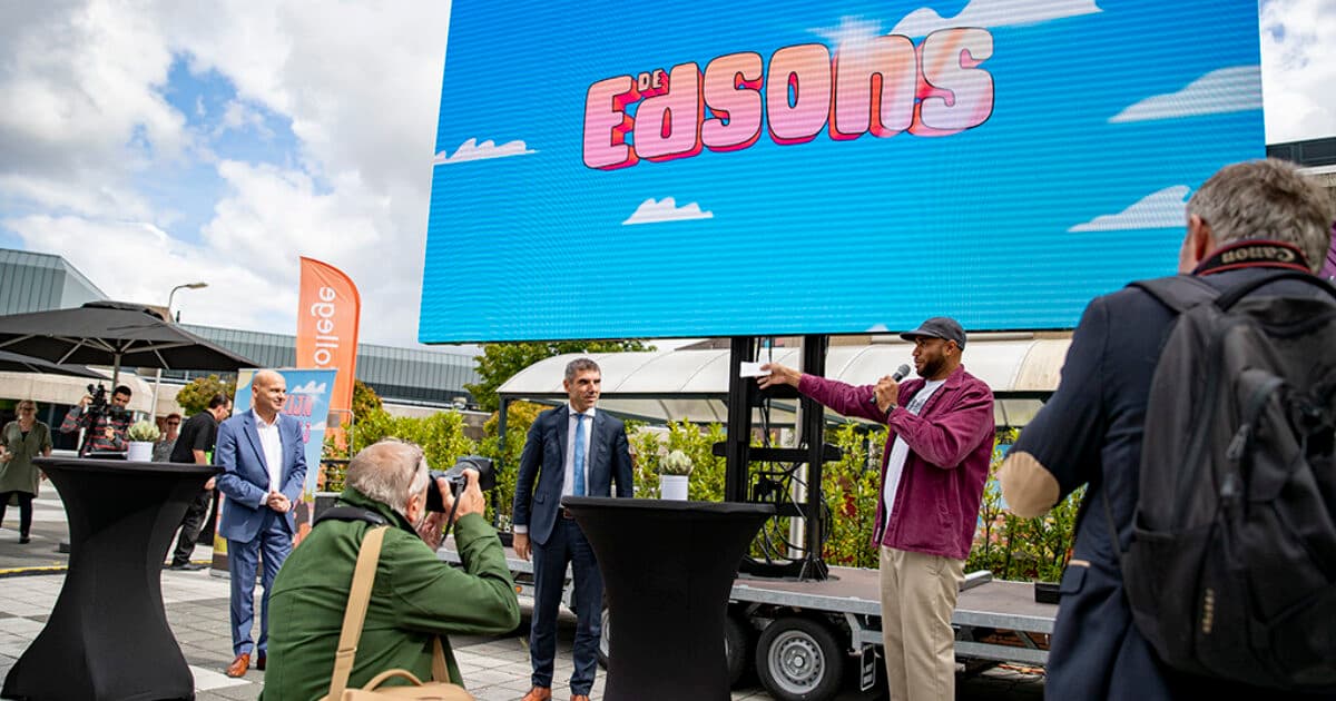 The Edsons for smoke-free school grounds