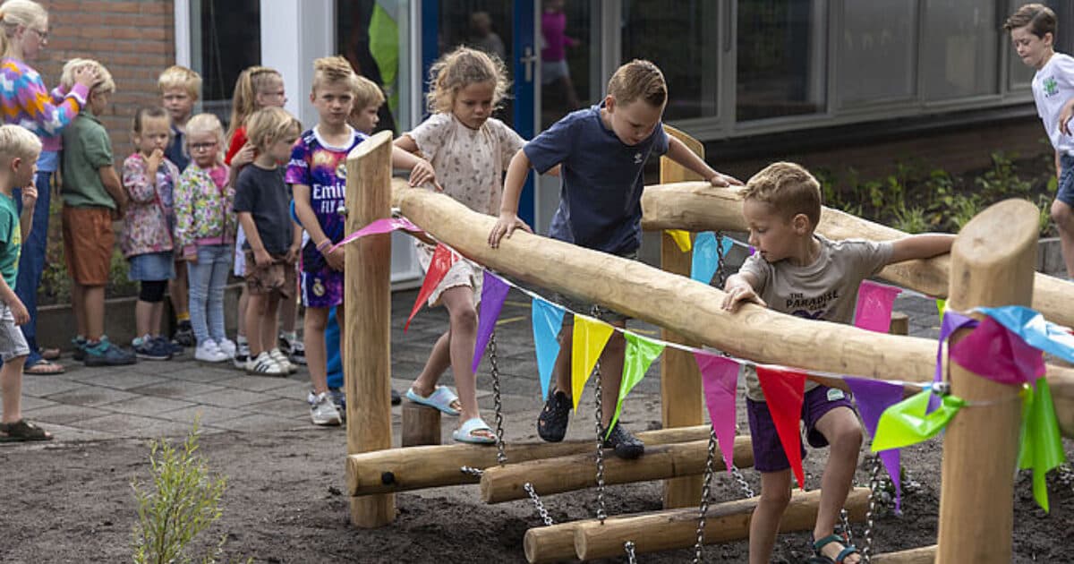 OBS De Driekleur Dalton opens green-blue schoolyard