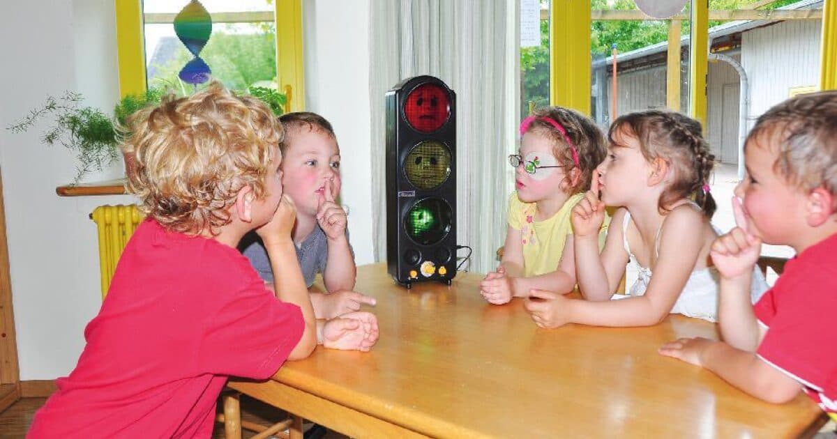 Less disruptive and more on-task behavior among students thanks to the traffic-light method
