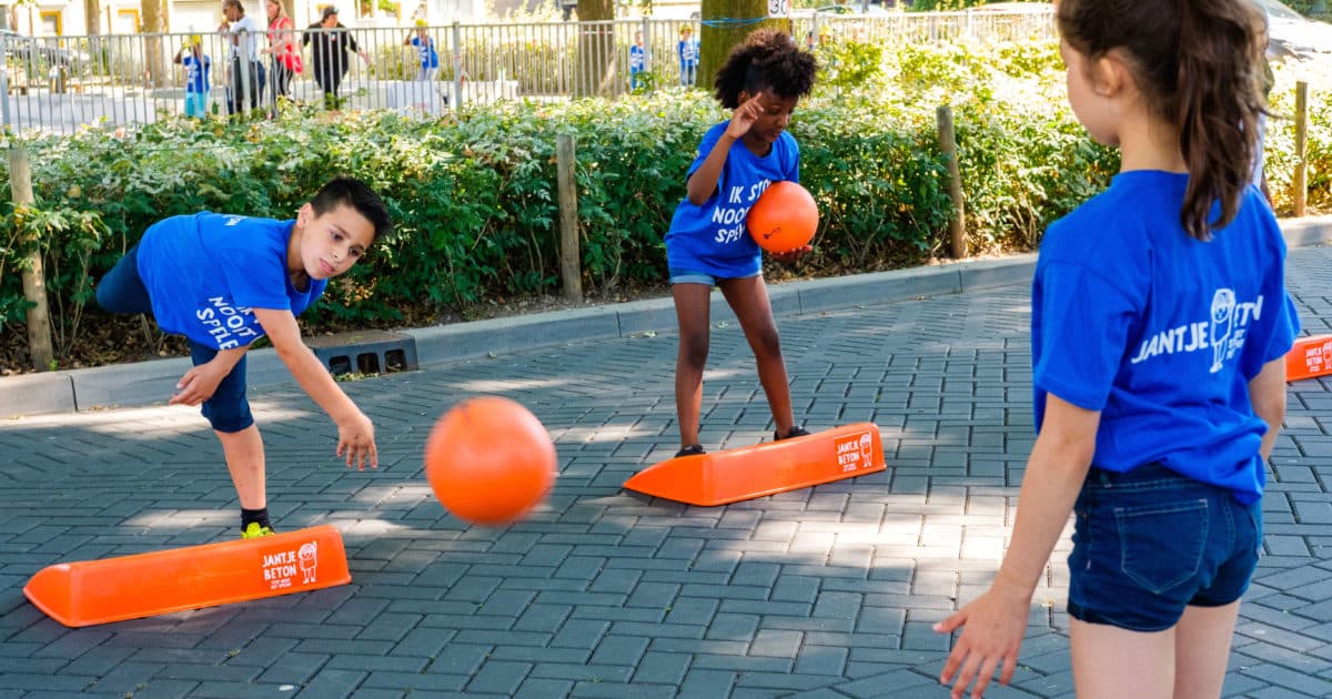 15% of children never play outside at all!