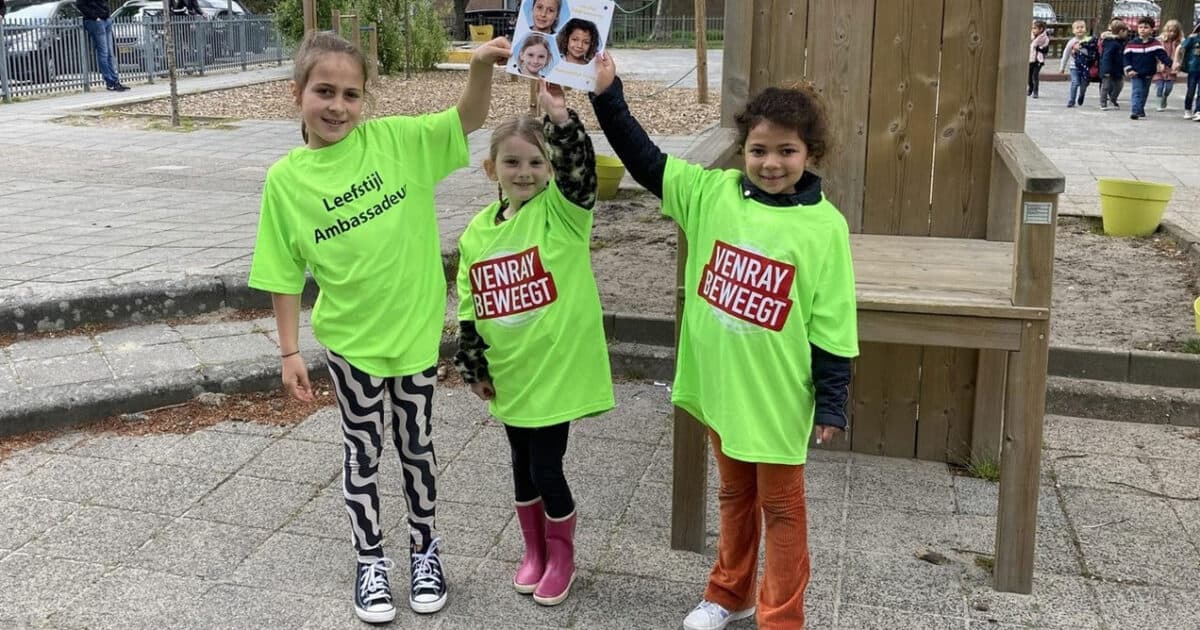 Pupils at Montessori School Venray build bridges with the municipality