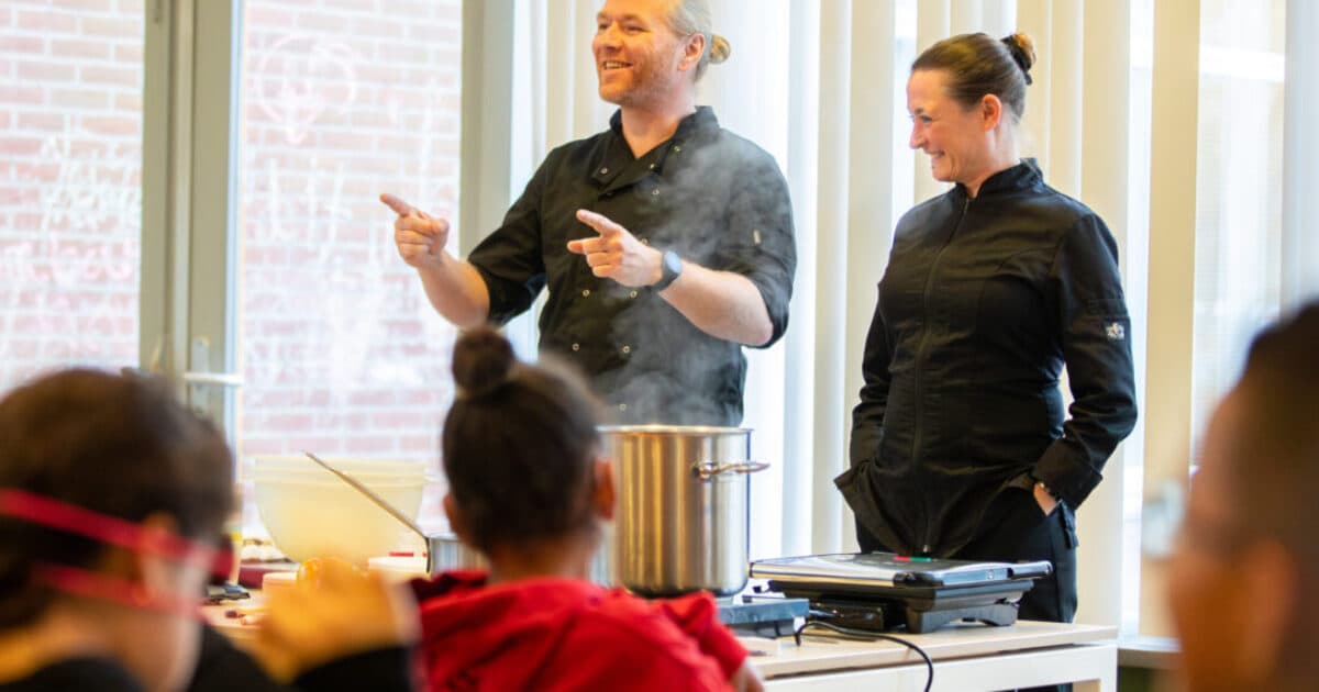 Jong Leren Eten provides Guest Cooking Instructor training