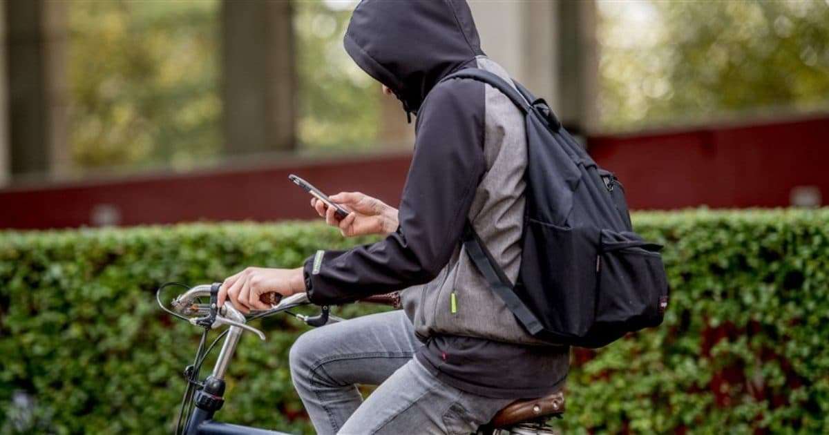 Girls more often than boys affected by online stalking or defamation