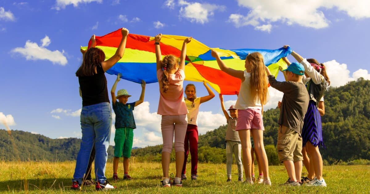 What do professionals need to encourage outdoor play?