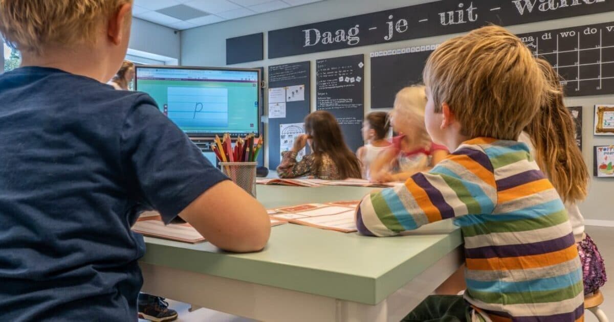 Parents: large classes are not good for children