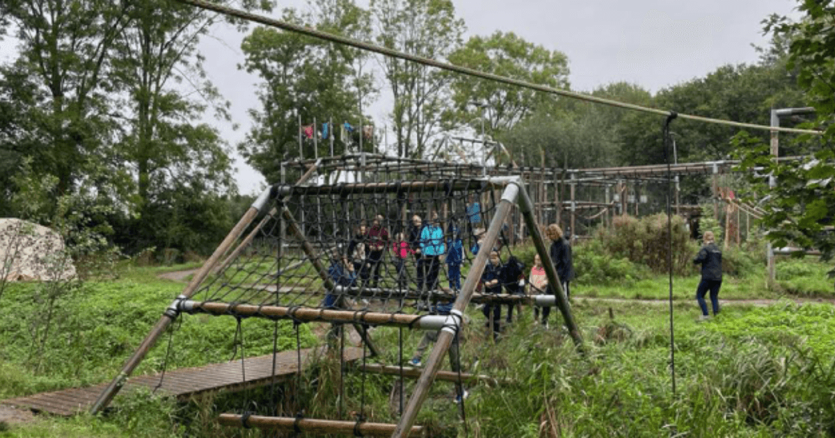 Students from special (primary) education discover survival sport