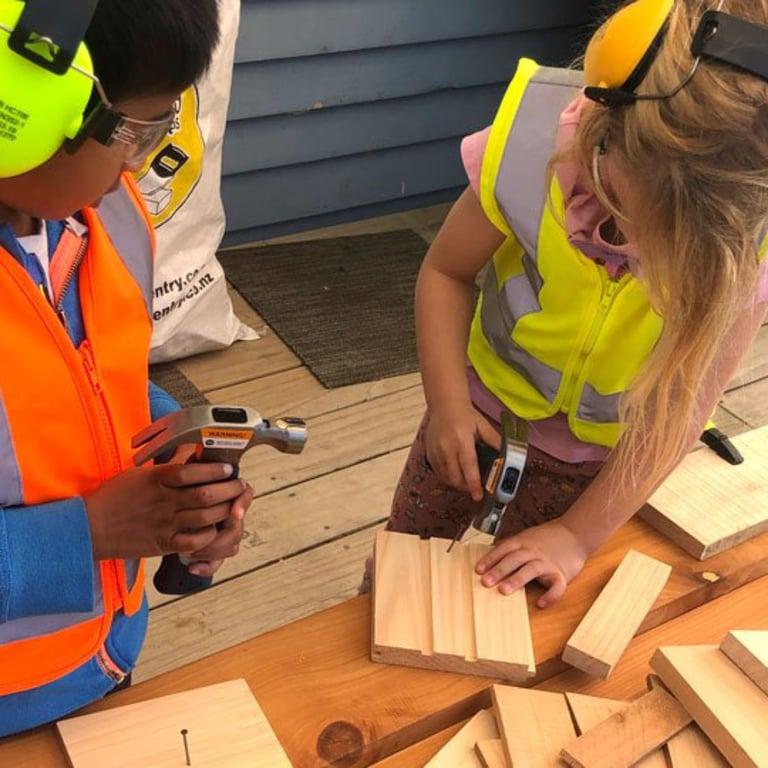 Elementary school Blog | Carpentry Safety With Kids: Guidelines for a Fun and Safe Woodworking 