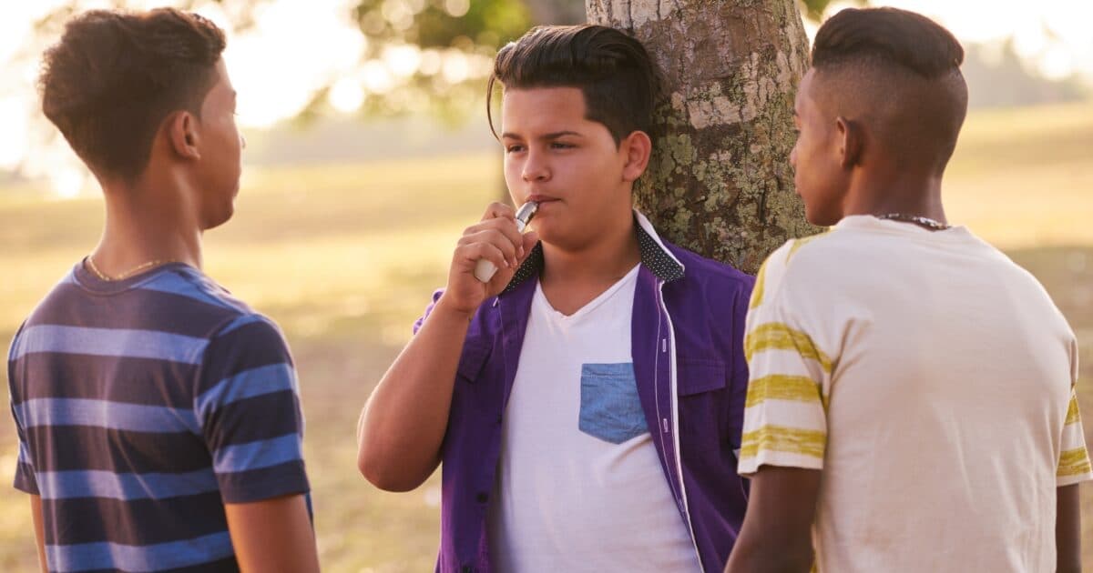 Schools must ban e-cigarettes