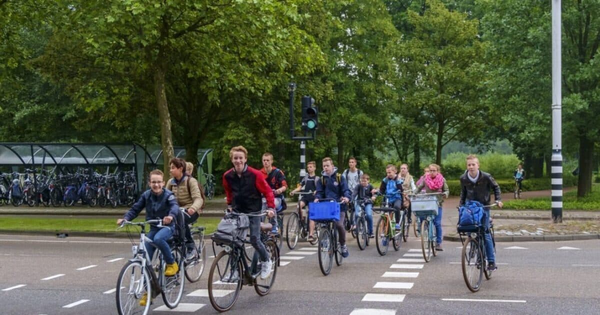 Walking or cycling to school: six benefits